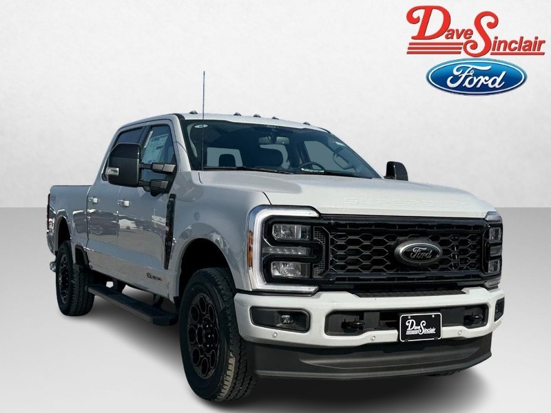 Ford Super Duty F-350 SRW Vehicle Full-screen Gallery Image 04