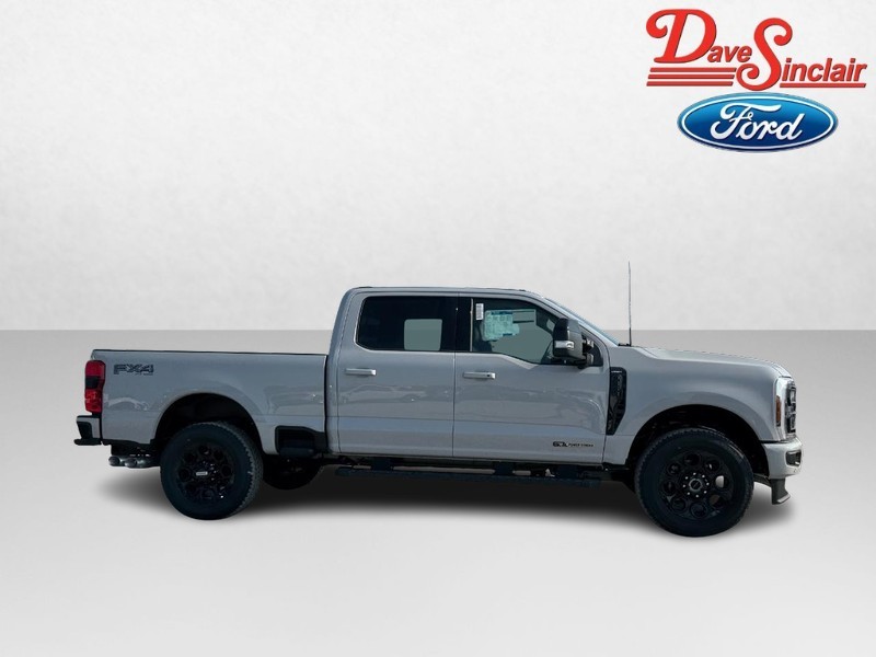 Ford Super Duty F-350 SRW Vehicle Full-screen Gallery Image 05