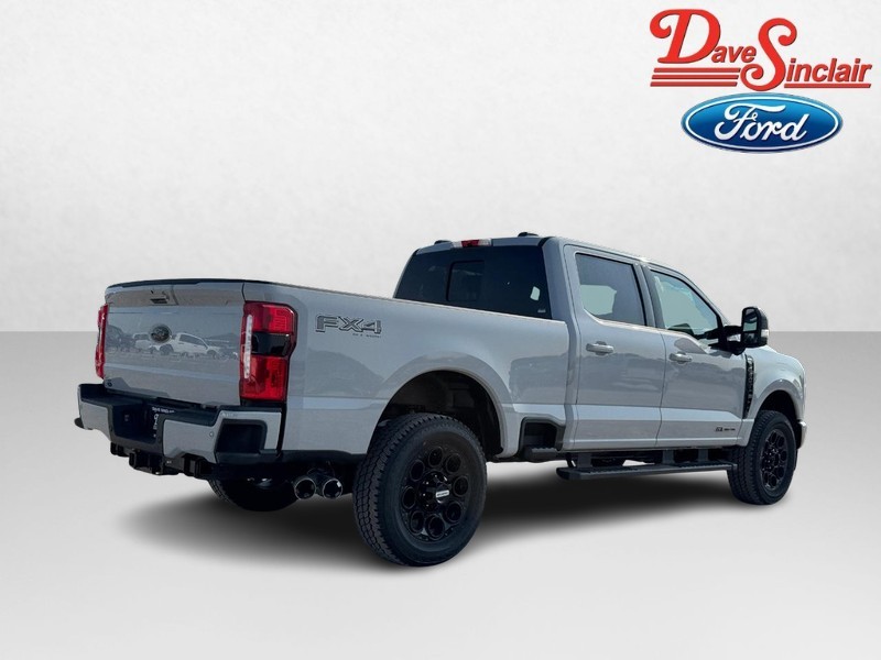 Ford Super Duty F-350 SRW Vehicle Full-screen Gallery Image 07