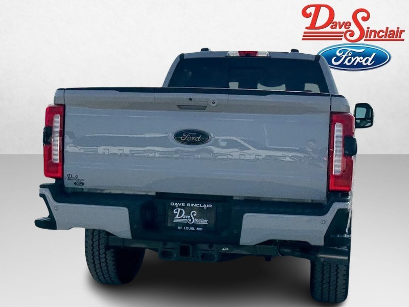 Ford Super Duty F-350 SRW Vehicle Full-screen Gallery Image 08