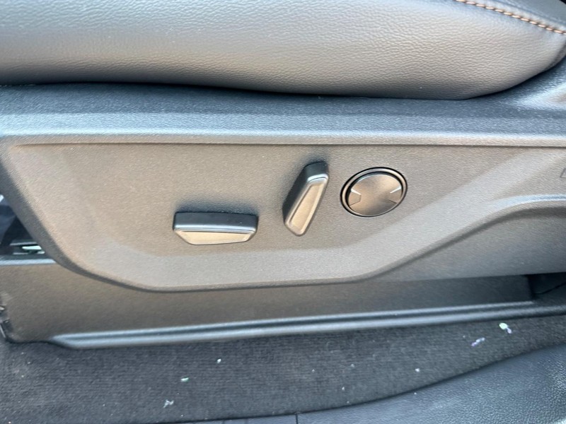 Ford Super Duty F-350 SRW Vehicle Full-screen Gallery Image 19