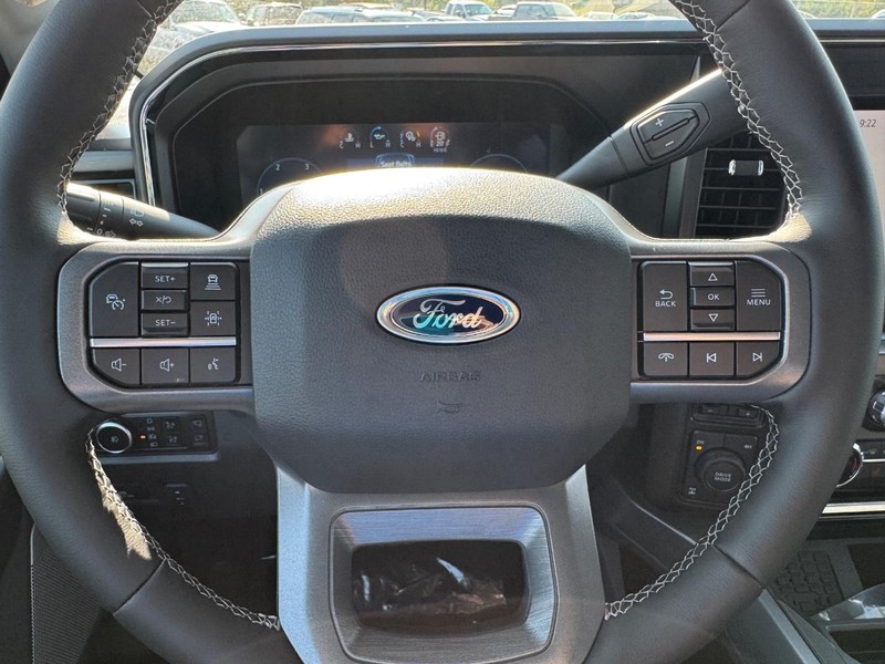 Ford Super Duty F-350 SRW Vehicle Full-screen Gallery Image 20