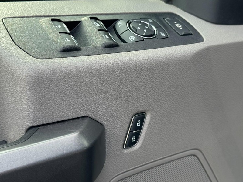 Ford Super Duty F-250 SRW Vehicle Image 17