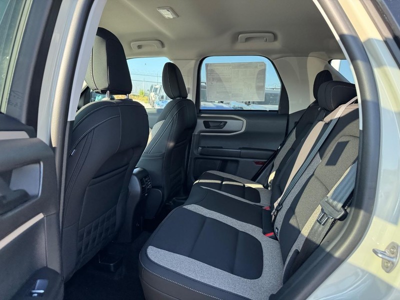 Ford Bronco Sport Vehicle Full-screen Gallery Image 12