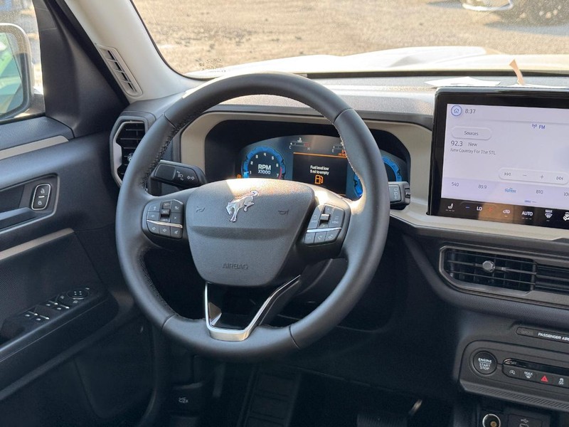 Ford Bronco Sport Vehicle Full-screen Gallery Image 15