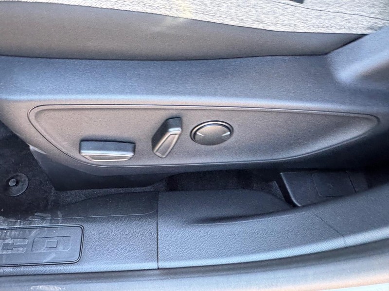 Ford Bronco Sport Vehicle Full-screen Gallery Image 18