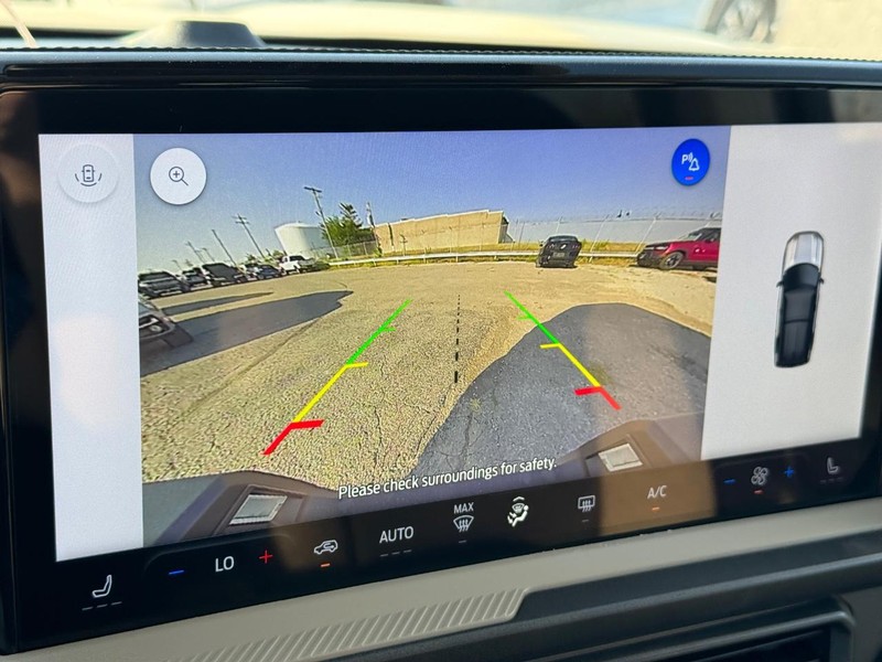 Ford Bronco Sport Vehicle Full-screen Gallery Image 24