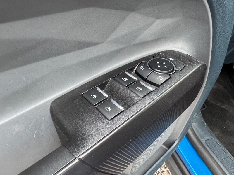 Ford Maverick Vehicle Full-screen Gallery Image 18