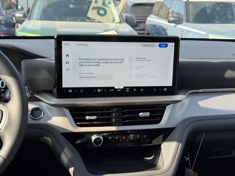 Ford Explorer Vehicle Full-screen Gallery Image 18