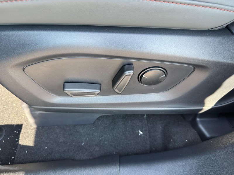 Ford Explorer Vehicle Full-screen Gallery Image 21