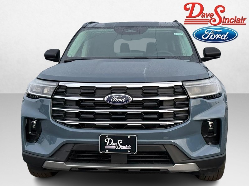 Ford Explorer Vehicle Full-screen Gallery Image 02