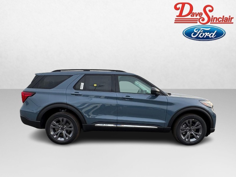 Ford Explorer Vehicle Full-screen Gallery Image 05