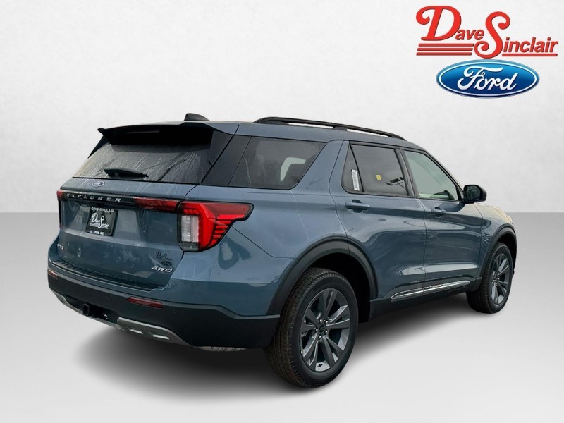 Ford Explorer Vehicle Full-screen Gallery Image 07