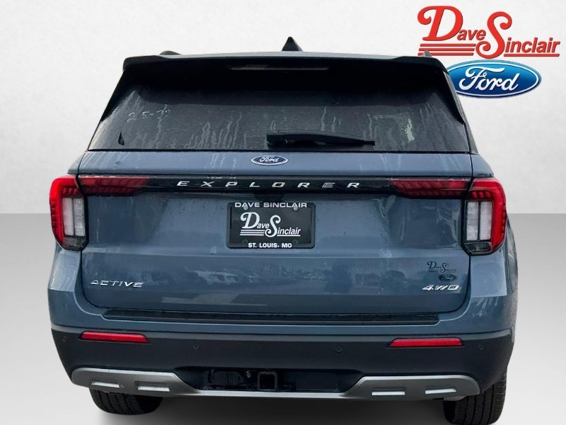 Ford Explorer Vehicle Full-screen Gallery Image 08