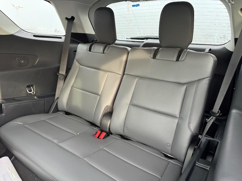 Ford Explorer Vehicle Full-screen Gallery Image 12