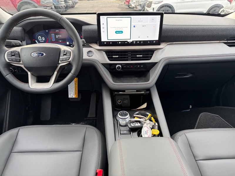 Ford Explorer Vehicle Full-screen Gallery Image 16