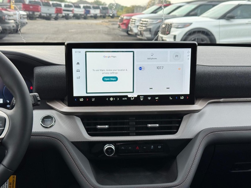 Ford Explorer Vehicle Full-screen Gallery Image 18