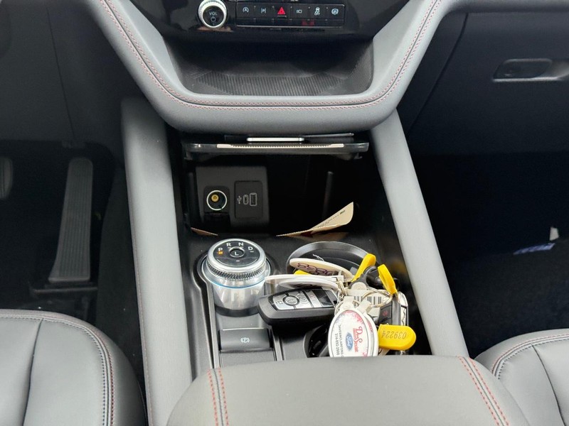 Ford Explorer Vehicle Full-screen Gallery Image 19