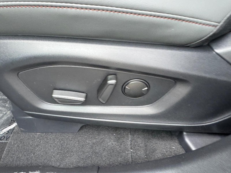 Ford Explorer Vehicle Full-screen Gallery Image 20