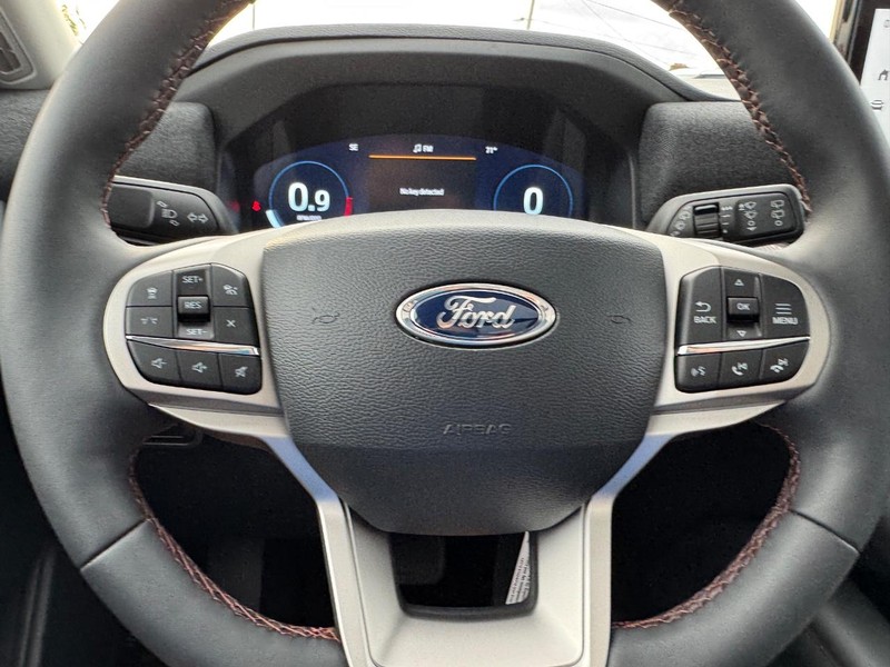 Ford Explorer Vehicle Full-screen Gallery Image 22