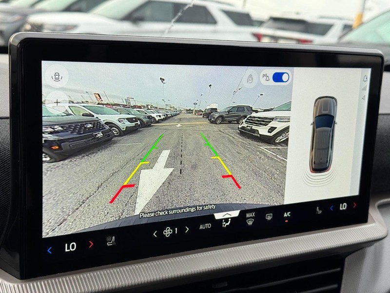 Ford Explorer Vehicle Full-screen Gallery Image 26