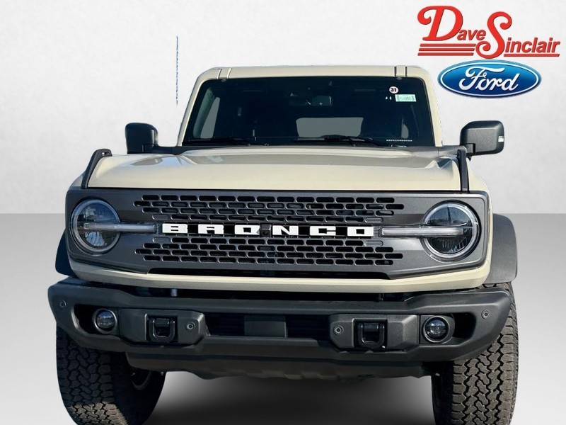 Ford Bronco Vehicle Full-screen Gallery Image 02
