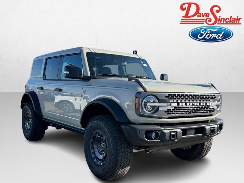 Ford Bronco Vehicle Full-screen Gallery Image 04