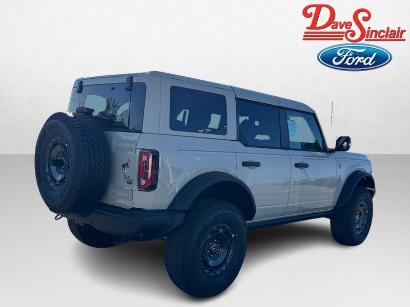 Ford Bronco Vehicle Full-screen Gallery Image 07