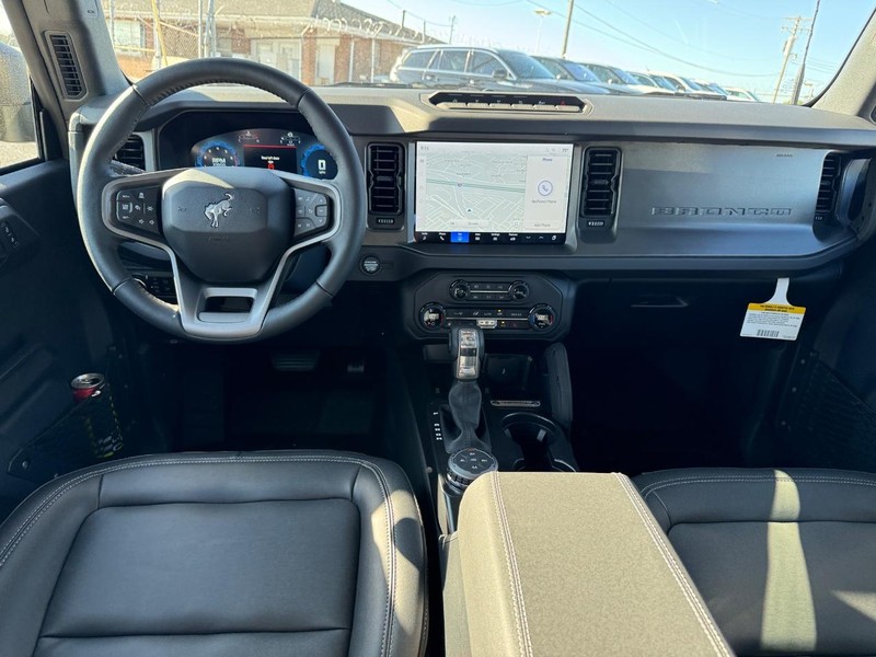 Ford Bronco Vehicle Full-screen Gallery Image 13