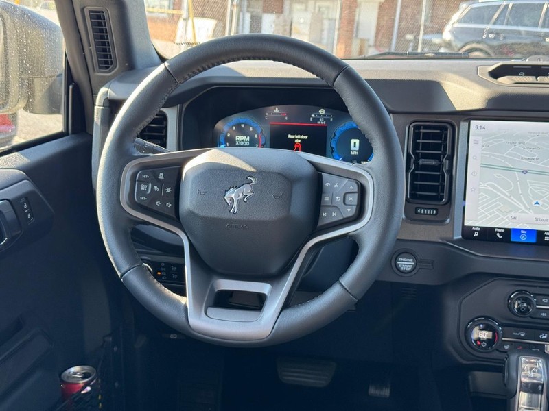 Ford Bronco Vehicle Full-screen Gallery Image 14