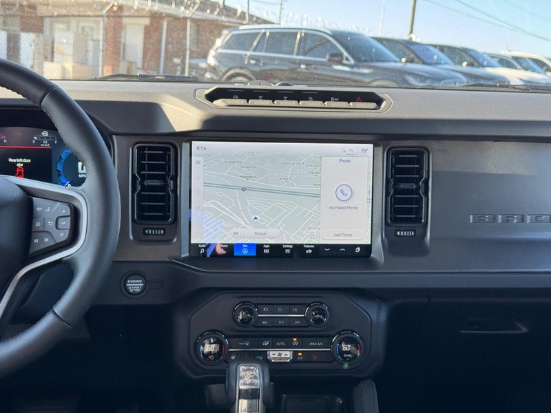 Ford Bronco Vehicle Full-screen Gallery Image 15