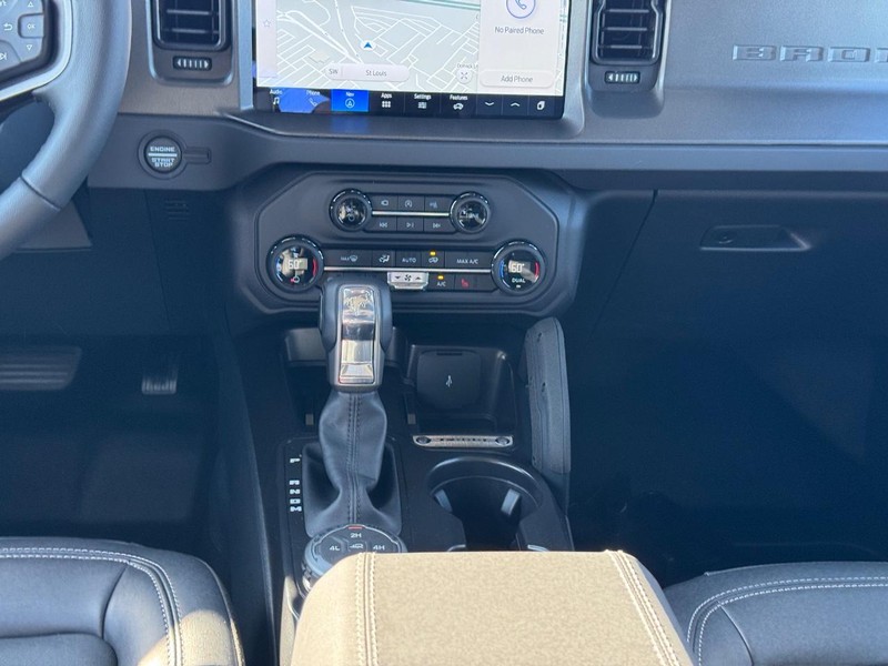 Ford Bronco Vehicle Full-screen Gallery Image 16