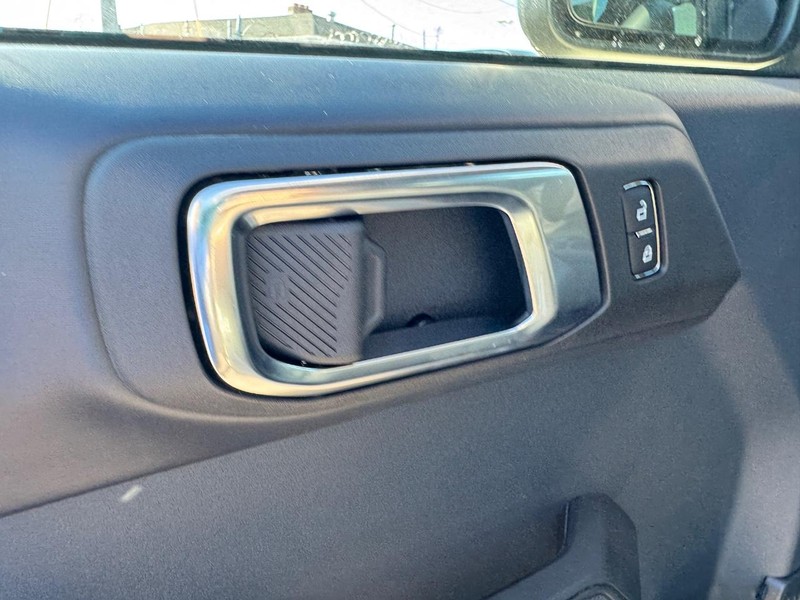 Ford Bronco Vehicle Full-screen Gallery Image 18