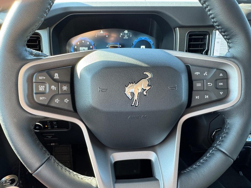 Ford Bronco Vehicle Full-screen Gallery Image 19