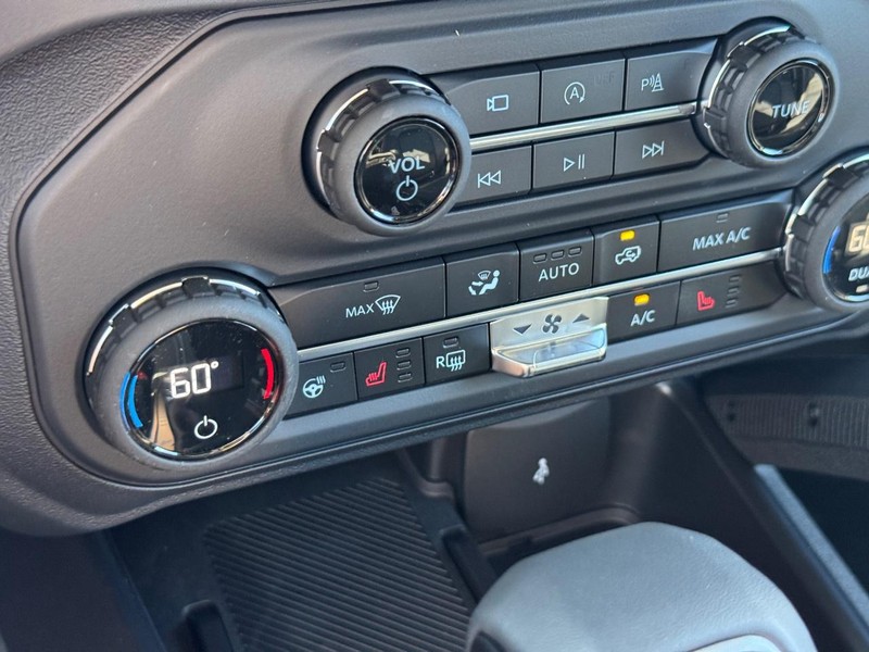 Ford Bronco Vehicle Full-screen Gallery Image 23