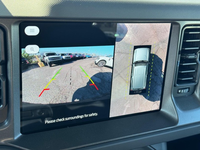 Ford Bronco Vehicle Full-screen Gallery Image 24