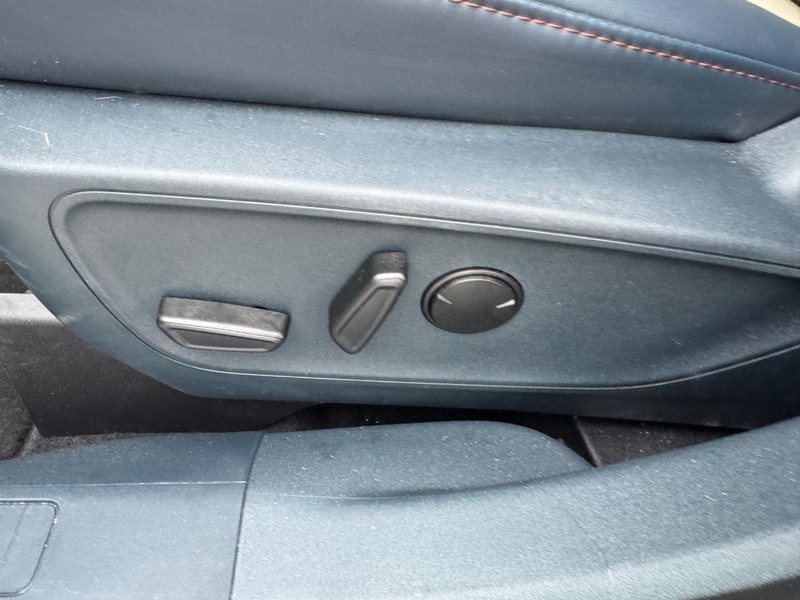 Ford Maverick Vehicle Full-screen Gallery Image 17