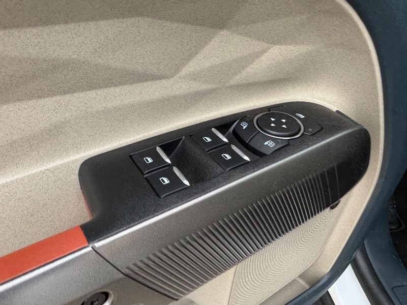 Ford Maverick Vehicle Full-screen Gallery Image 18