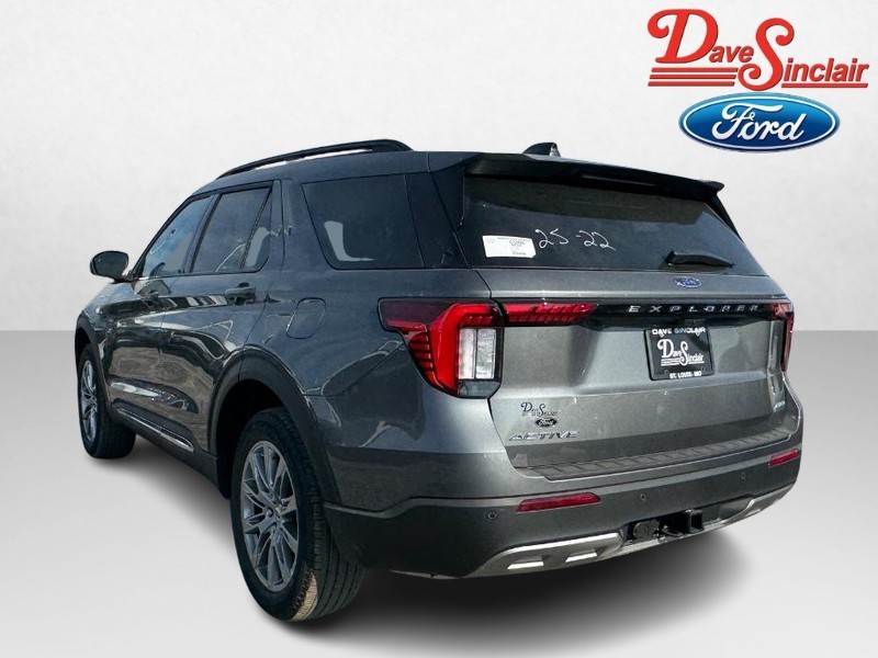 Ford Explorer Vehicle Image 09