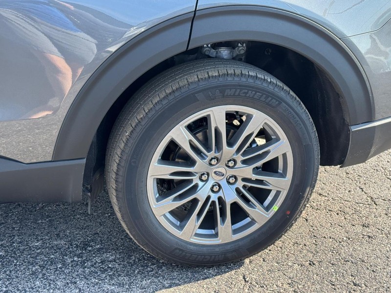 Ford Explorer Vehicle Image 11