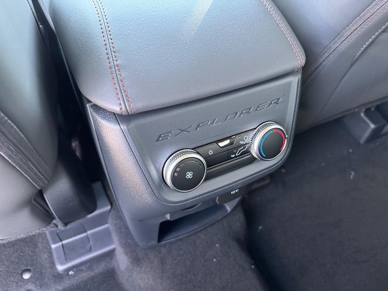 Ford Explorer Vehicle Image 14