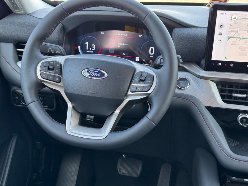 Ford Explorer Vehicle Image 16