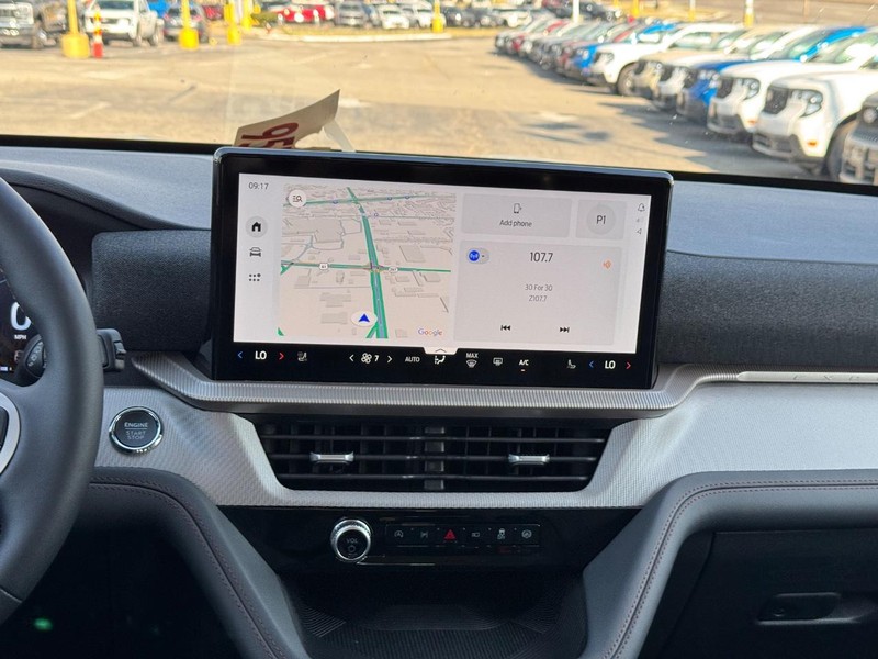 Ford Explorer Vehicle Image 17