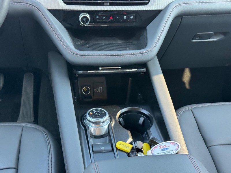 Ford Explorer Vehicle Image 18