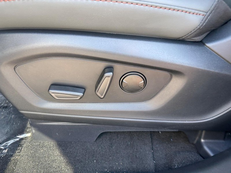 Ford Explorer Vehicle Image 19