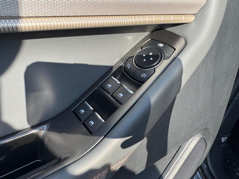 Ford Explorer Vehicle Image 20