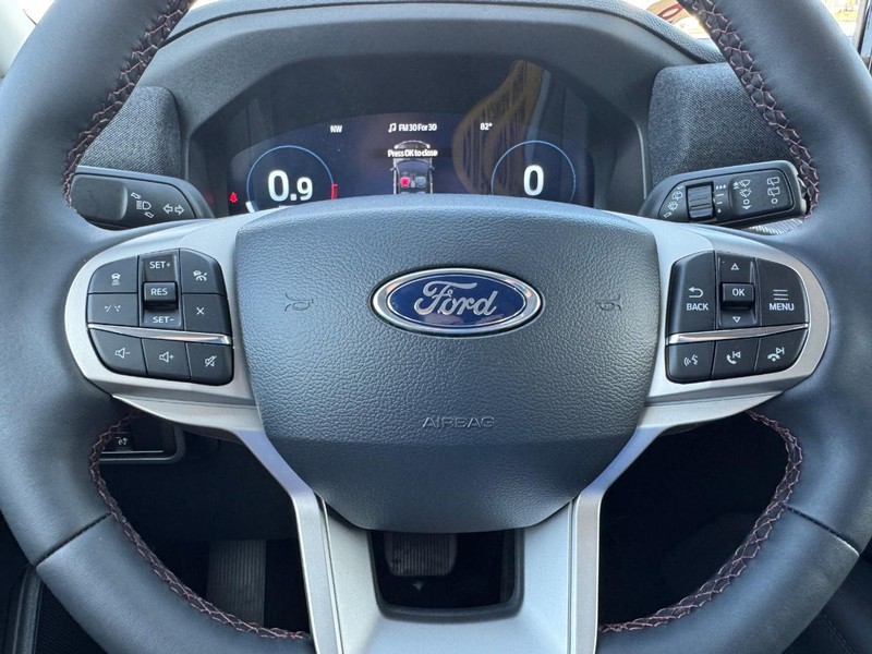 Ford Explorer Vehicle Image 21