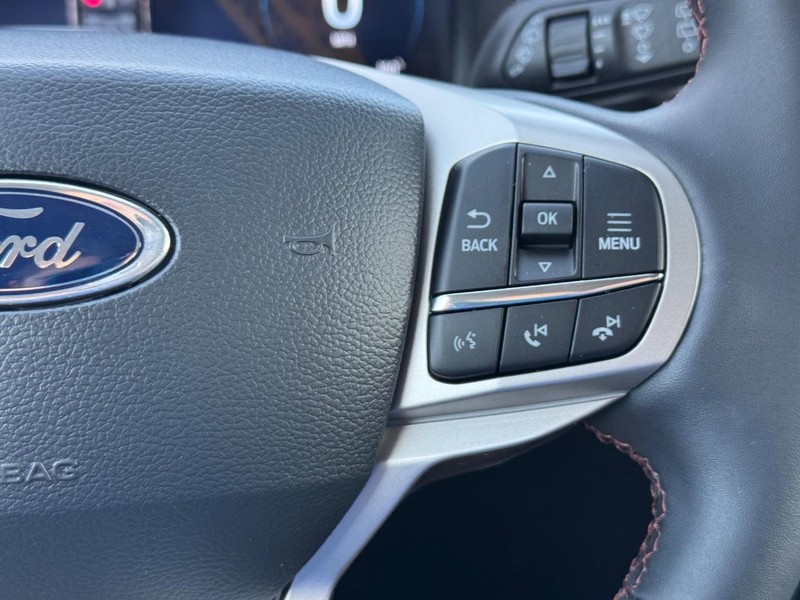 Ford Explorer Vehicle Image 23