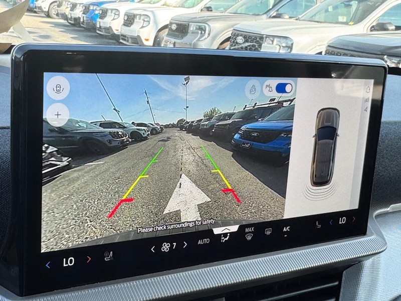 Ford Explorer Vehicle Image 25