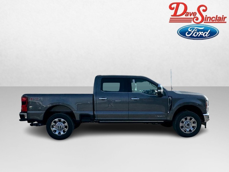 Ford Super Duty F-250 SRW Vehicle Full-screen Gallery Image 05